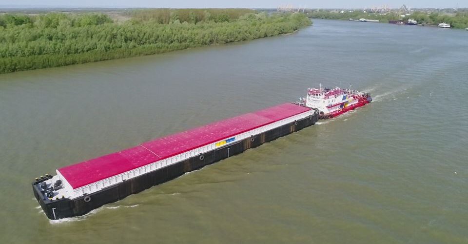 Перехід нової баржи “GRAIN-TRANSSHIPMENT” з Дунаю до порту Херсон