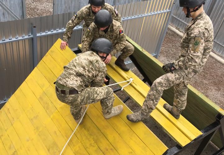 В 203-у Центрі підготовки сержантського складу ВМС побудували смугу реакції лідера