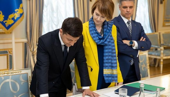 Моряки “в обмін” на ПАРЄ: що ховається за публічним конфліктом Зеленського та Клімкіна
