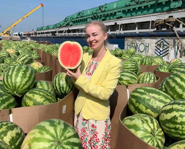До Дня незалежності кияни отримають херсонські безкісточкові кавуни доставлені по Дніпру