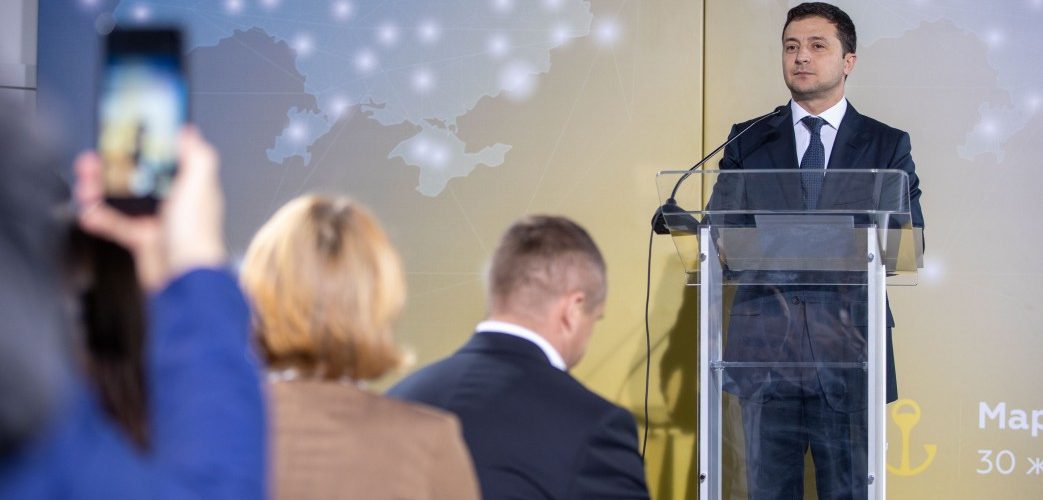 Українське суспільство повинне дійти згоди щодо шляху повернення під контроль Донбасу та Криму – Президент