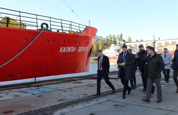 Маріупольське АМПУ просить внести зміни до тарифів на криголамне обслуговування в портах Азова