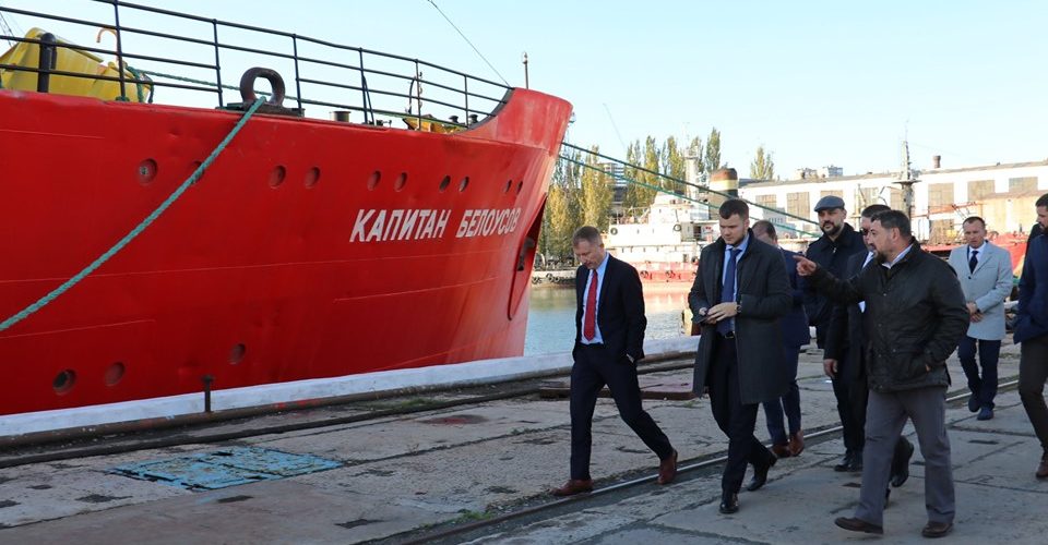 Маріупольське АМПУ просить внести зміни до тарифів на криголамне обслуговування в портах Азова