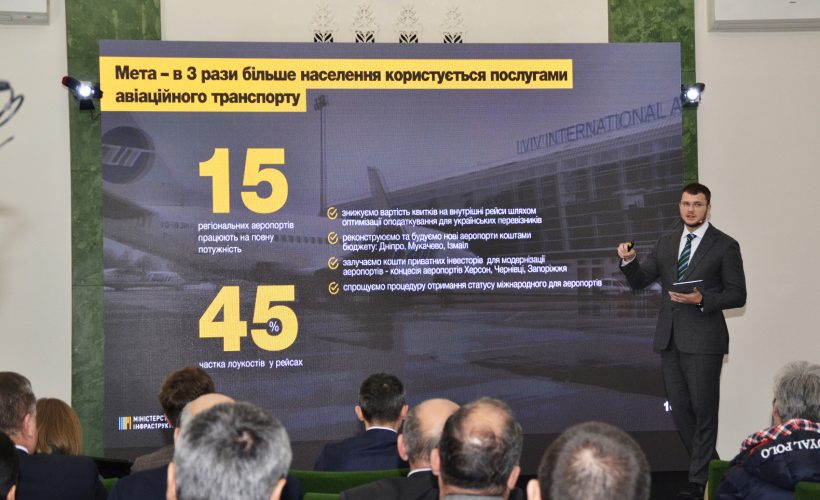 Мінінфраструктури повернуло контроль над Укрзалізницею та починає її оновлення, – Владислав Криклій