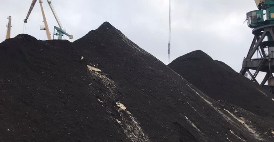 Небезпечні відходи з Чорногорії вже вивантажено в порту Херсона, що з ними робити чиновники не знають