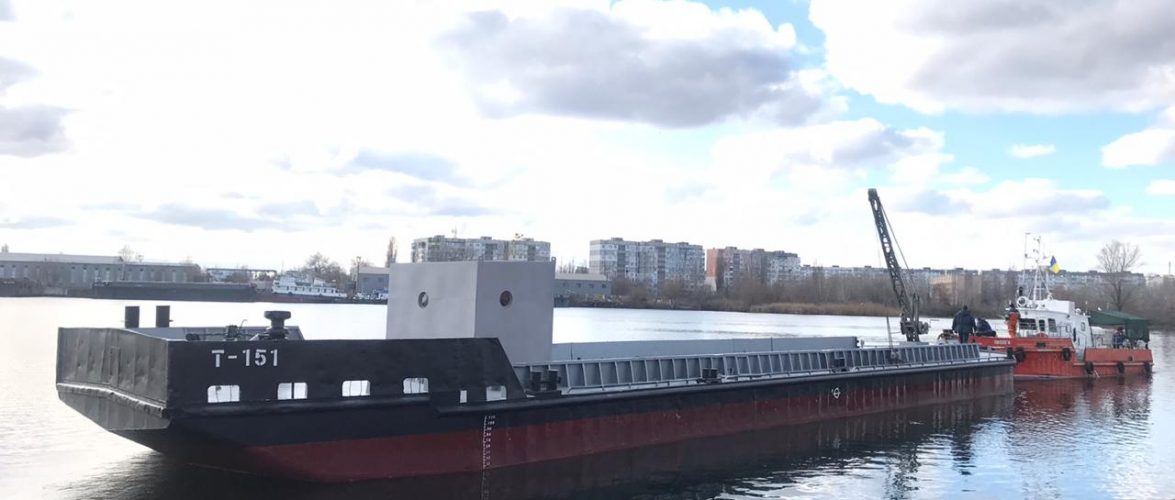 Держгідрографія знову відновила занедбане судно: баржу «Т-151» не ремонтували 40 років