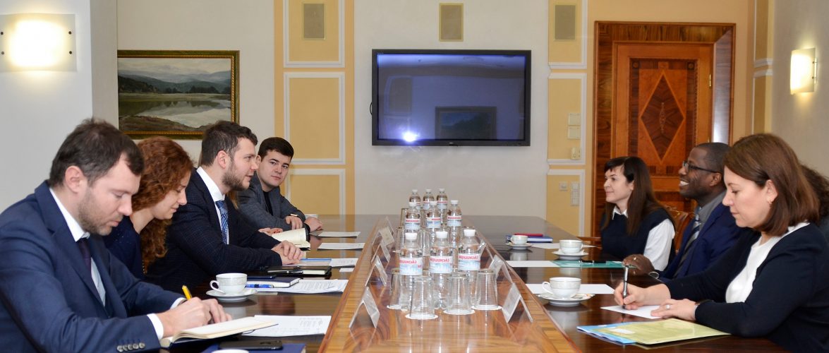 Міністр інфраструктури України Владислав Криклій провів зустріч із представниками Управління ООН з обслуговування проєктів
