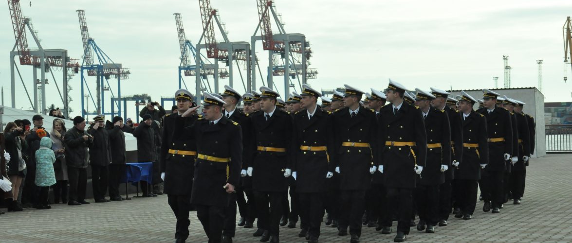 На території Одеського порту пройшли урочистості, присвячені випуску морських офіцерів