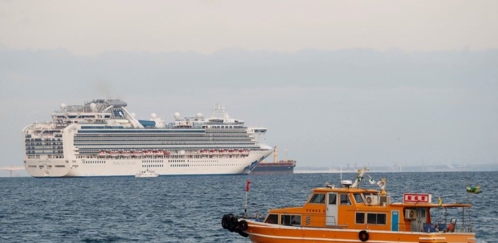 Лайнер Diamond Princess відправили на карантин через коронавірус. На борту 20 українців