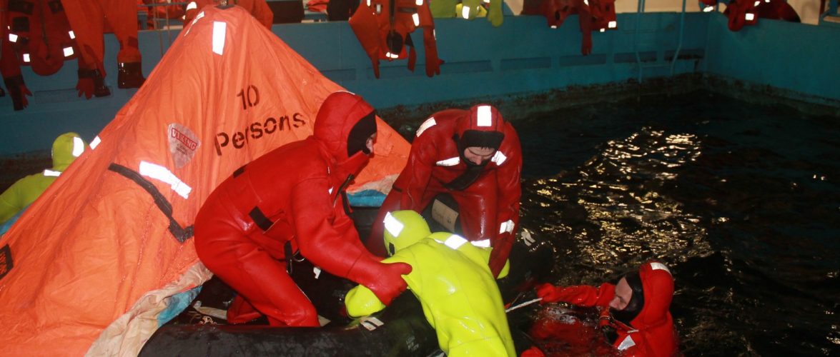 Морські прикордонники вдосконалювали вміння рятувати та рятуватися