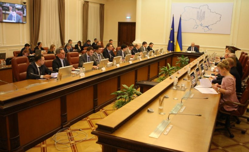 Уряд прийняв низку рішень, що мають убезпечити українців від COVID-19