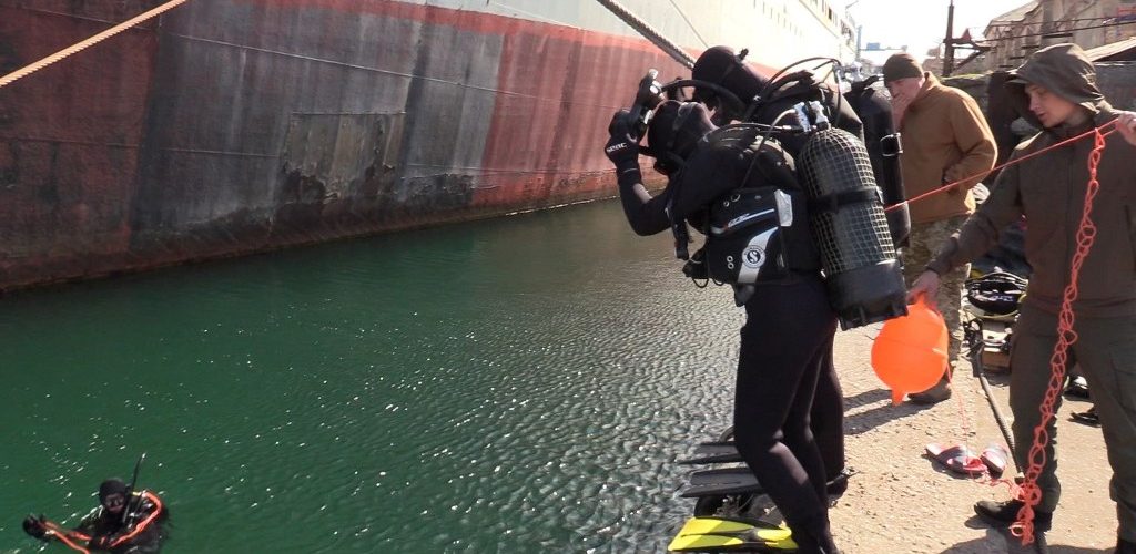 У водолазній школі ВМС триває підготовка водолазів