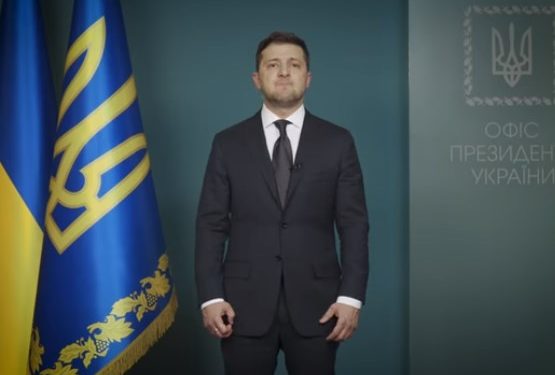 (ВІДЕО) Вантажні пункти пропуску (авіа, залізничні, морські та автомобільні) продовжать працювати – звернення Президента України
