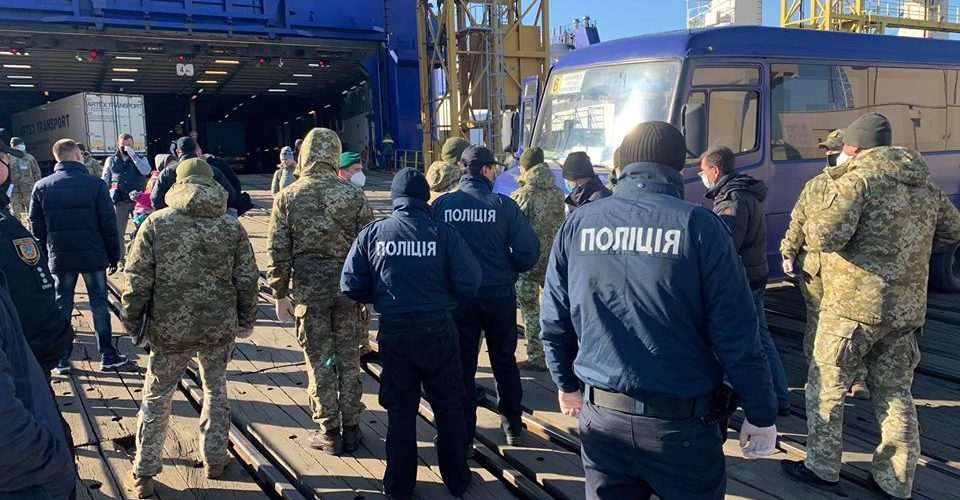 15 пасажирів парому Батумі-Чорноморськ відправили на обсервацію – Куций