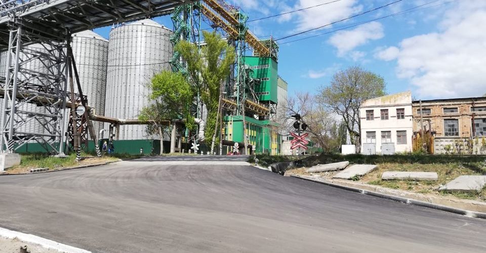 Відремонтовано аварійну ділякну дороги до порту Миколаїв на переїзді по вулиці 3-я Слобідська