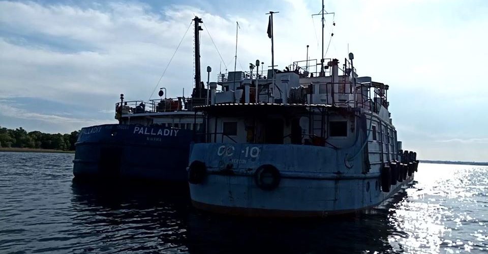 Водна поліція в порту “Херсон” викрила власника судна у незаконній господарській діяльності