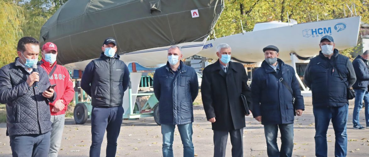 Профком Миколаївського суднобудівного заводу передав новоствореній громадській організації 16 яхт