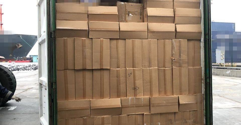 СБУ заблокувала масштабний канал контрабанди цигарок через Одеський порт