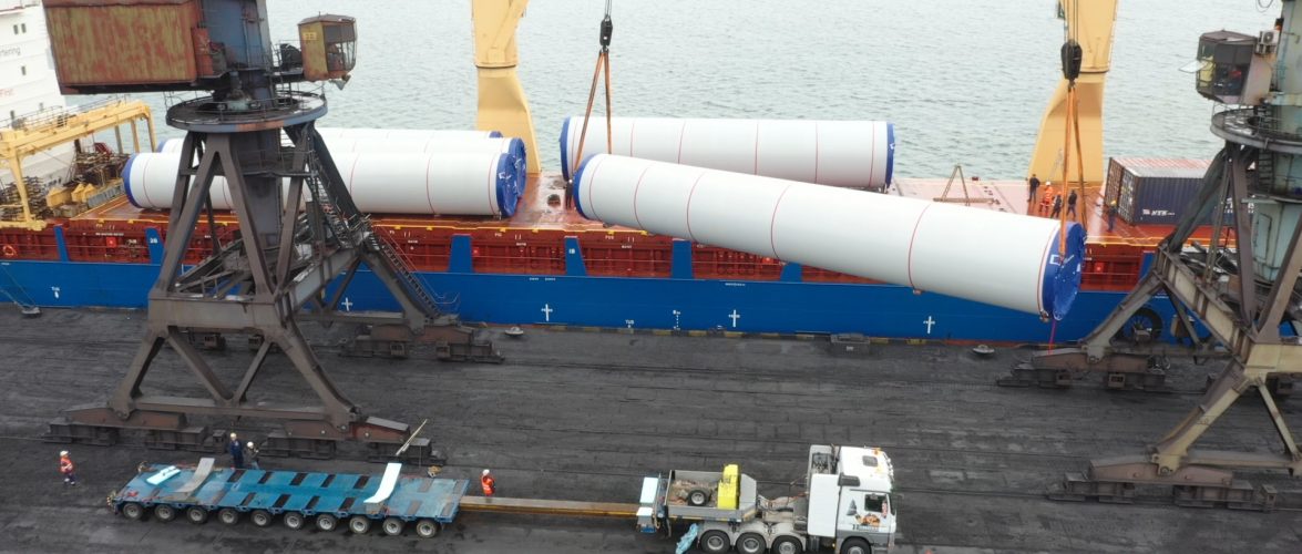 Морський торговельний порт «Южний» розпочав вивантаження 17 вітрогенераторів