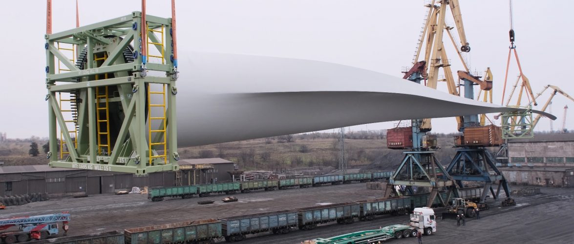 Морський торговельний порт «Южний» обробив судно з 72-х метровими лопатями для вітряків