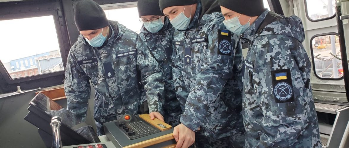 У США триває посилений курс підготовки двох екіпажів патрульних катерів типу «Айленд»