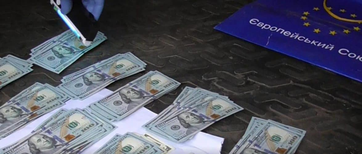 Отримання неправомірної вигоди ексголовою Чернігівської РДА: матеріали відкрито