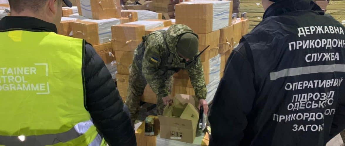 В Чорноморську прикордонники блокували контрабанду близько 7,5 тонни тютюну із Туреччини