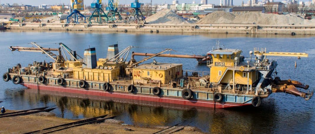 Київський суднобудівний-судноремонтний завод завершив ремонт судна гідропісконавантажувача “Кий”