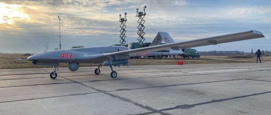 Українські Bayraktar TB2 виконували завдання над Тендрівською косою в Чорному морі