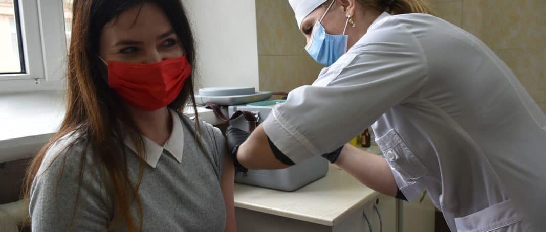 Глава держави схвалив створення Національного плану вакцинації проти COVID-19, який передбачатиме щеплення більшості дорослого населення України до кінця року