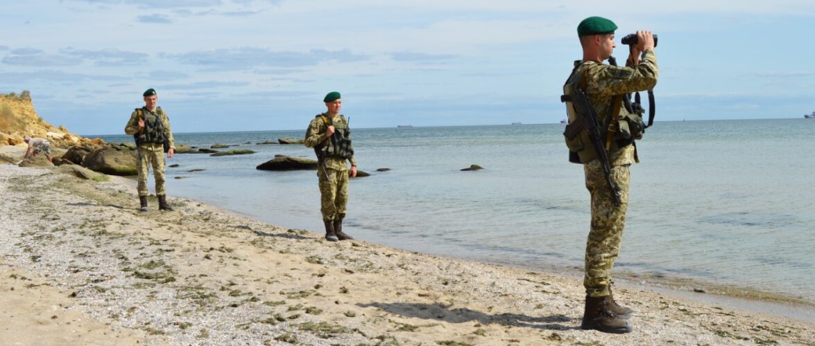 Прикордонники врятували 50 червонокнижних крабів та випустили у Чорне море
