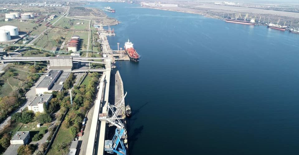 Морський порт Південний обробив у січні–травні більше 20 млн тонн вантажів