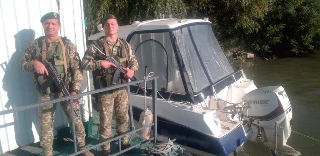 Пограничники конфіскували два моторні човни на Дунаї, що належать громадянам Румунії