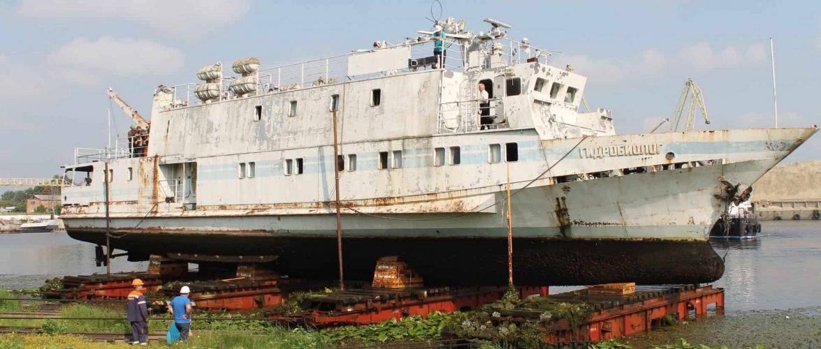 Науково-дослідне судно «Гідробіолог» спущено на воду після докової частини ремонту